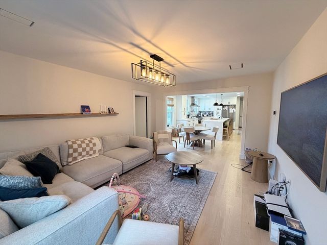 70 Upsala St, Worcester, MA 01610