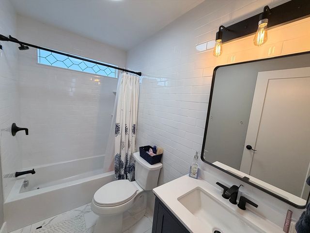 70 Upsala St, Worcester, MA 01610
