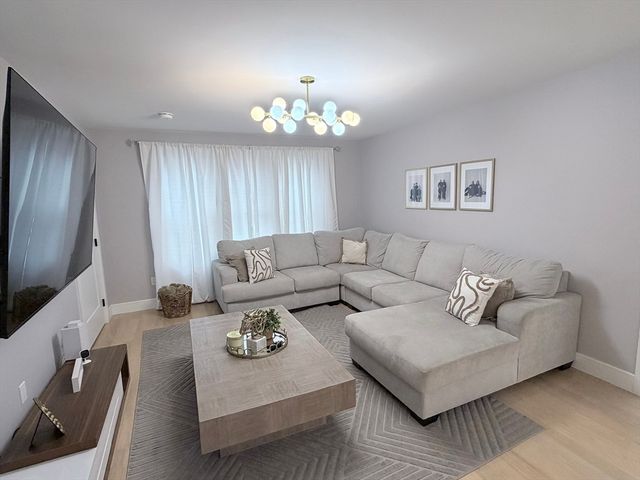 70 Upsala St, Worcester, MA 01610
