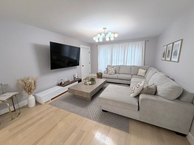 70 Upsala St, Worcester, MA 01610