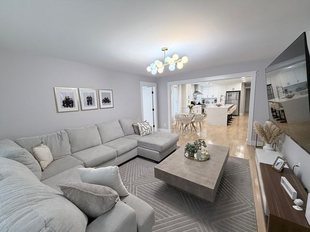 70 Upsala St, Worcester, MA 01610