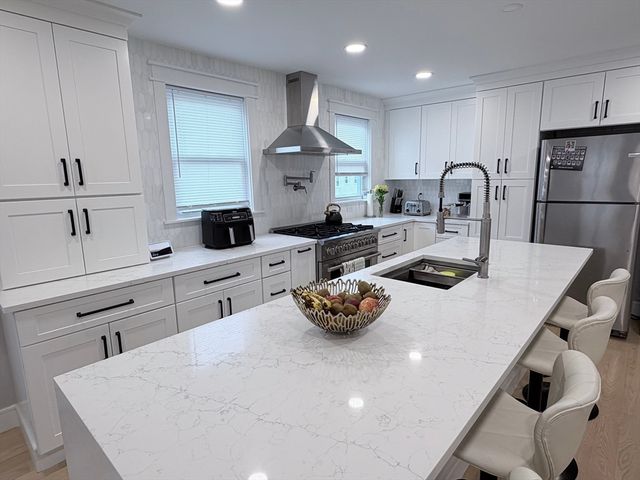 70 Upsala St, Worcester, MA 01610