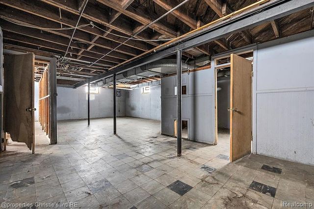 18555 Edinborough Road, Detroit, MI 48219