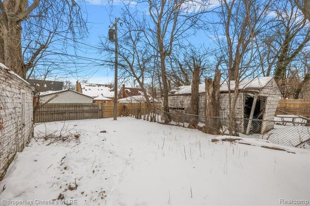 18555 Edinborough Road, Detroit, MI 48219