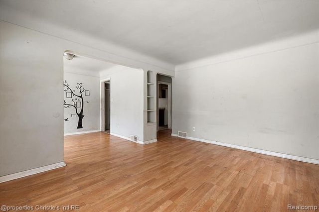 18555 Edinborough Road, Detroit, MI 48219