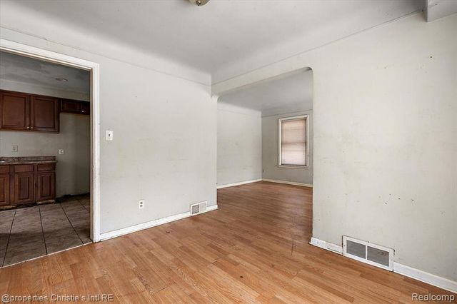 18555 Edinborough Road, Detroit, MI 48219