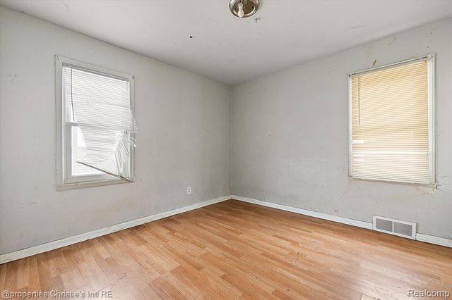 18555 Edinborough Road, Detroit, MI 48219