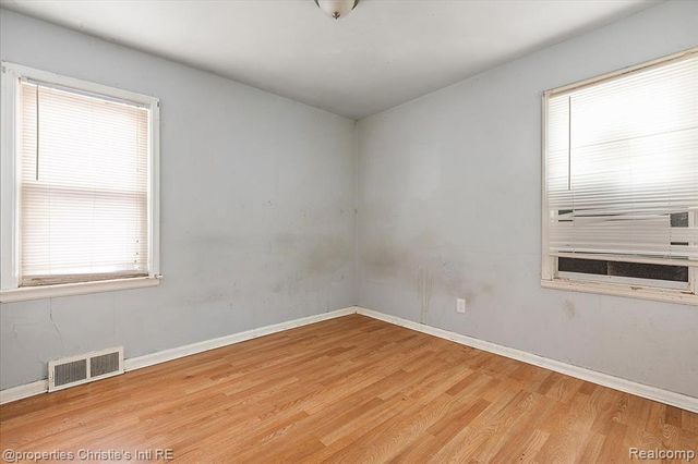 18555 Edinborough Road, Detroit, MI 48219