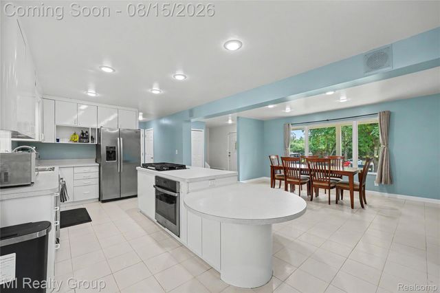 3426 Hadden Road, Oakland Charter Township, MI 48306