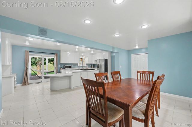 3426 Hadden Road, Oakland Charter Township, MI 48306