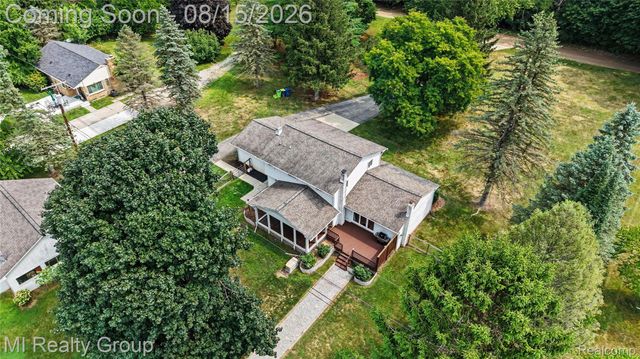 3426 Hadden Road, Oakland Charter Township, MI 48306