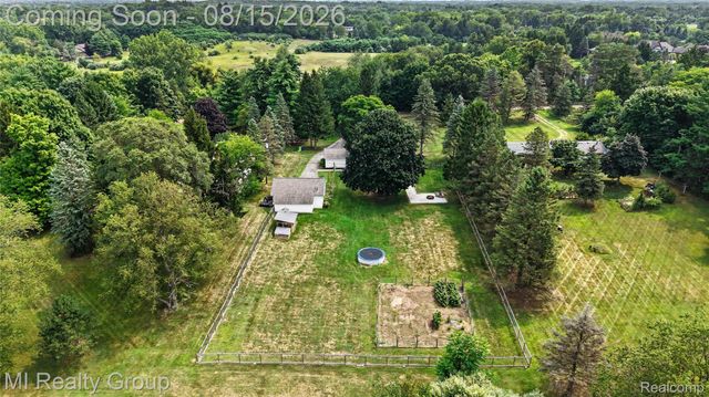 3426 Hadden Road, Oakland Charter Township, MI 48306