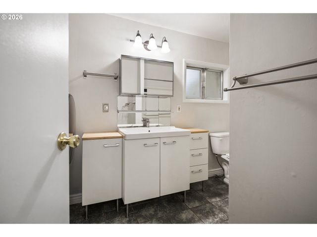 3450 Se SNOWBERRY St, Milwaukie, OR 97222