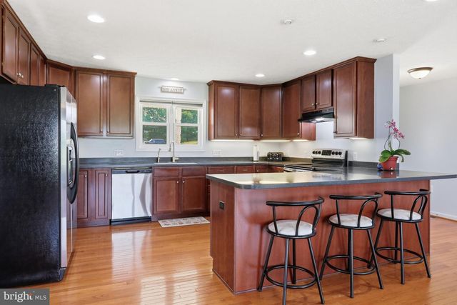 110 SUMMERS LN, New Market, VA 22844