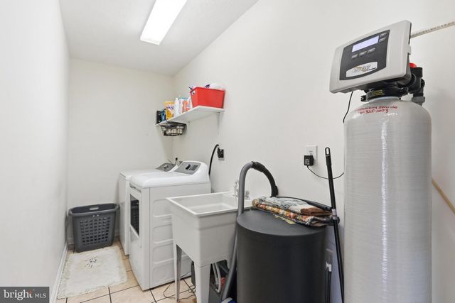 110 SUMMERS LN, New Market, VA 22844