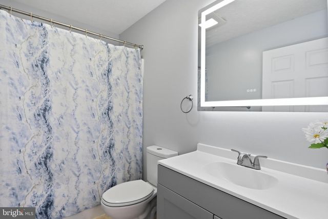 110 SUMMERS LN, New Market, VA 22844