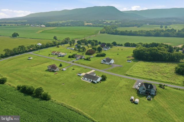 110 SUMMERS LN, New Market, VA 22844