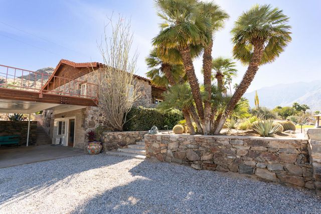 2350 S Araby Drive, Palm Springs, CA 92264