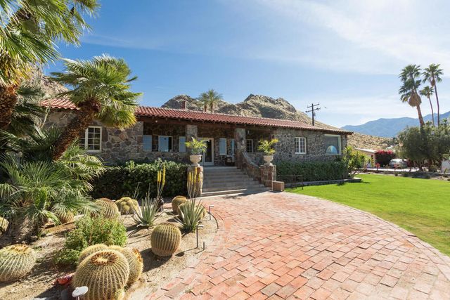 2350 S Araby Drive, Palm Springs, CA 92264