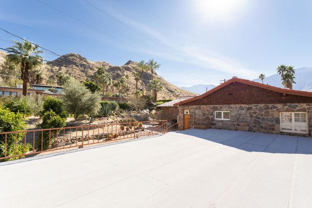 2350 S Araby Drive, Palm Springs, CA 92264