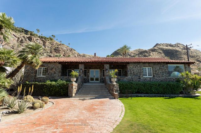 2350 S Araby Drive, Palm Springs, CA 92264