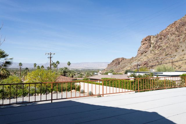 2350 S Araby Drive, Palm Springs, CA 92264