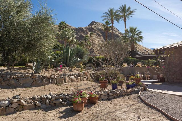 2350 S Araby Drive, Palm Springs, CA 92264