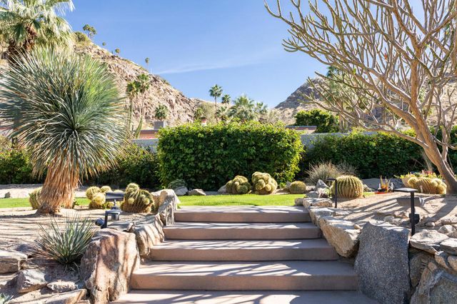 2350 S Araby Drive, Palm Springs, CA 92264