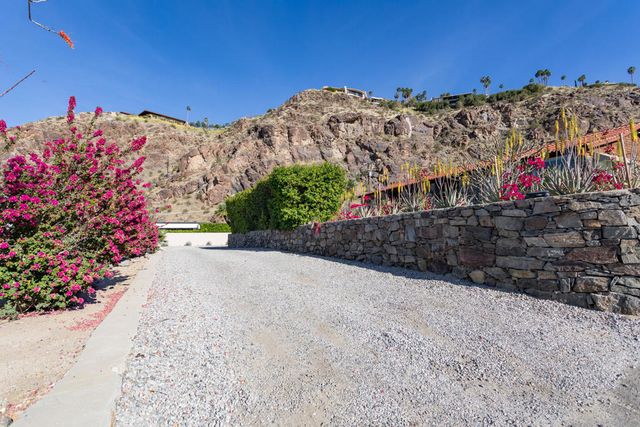 2350 S Araby Drive, Palm Springs, CA 92264