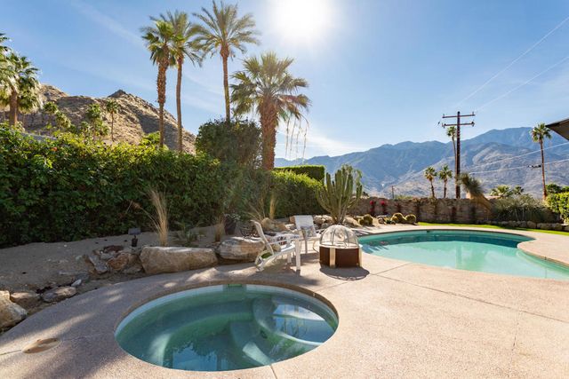 2350 S Araby Drive, Palm Springs, CA 92264