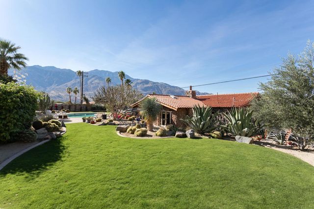 2350 S Araby Drive, Palm Springs, CA 92264