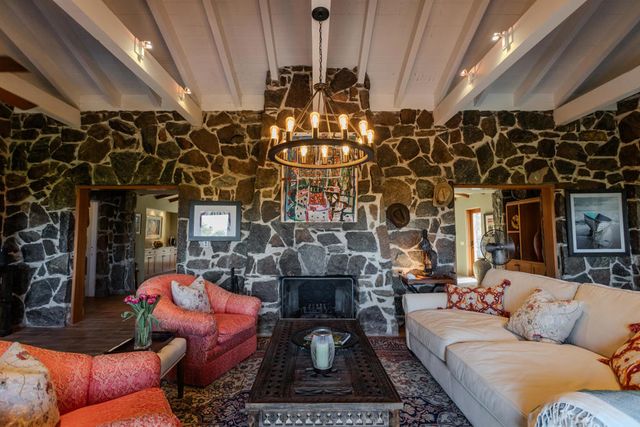 2350 S Araby Drive, Palm Springs, CA 92264