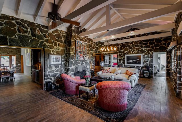 2350 S Araby Drive, Palm Springs, CA 92264