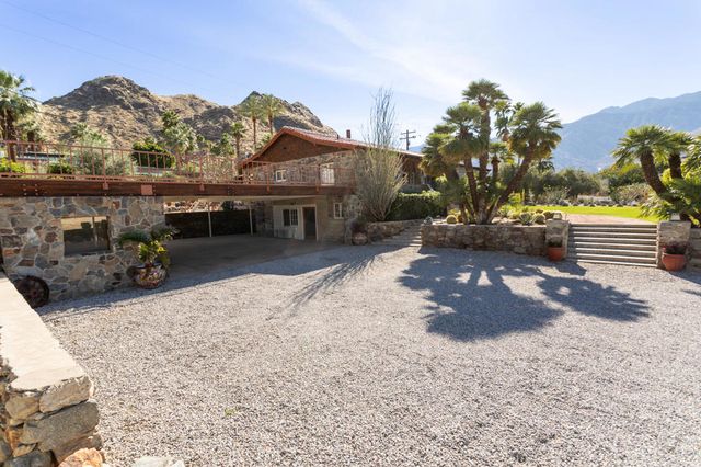 2350 S Araby Drive, Palm Springs, CA 92264
