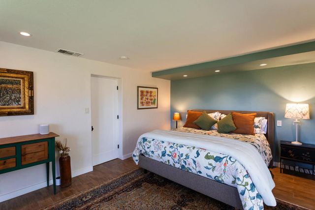 2350 S Araby Drive, Palm Springs, CA 92264