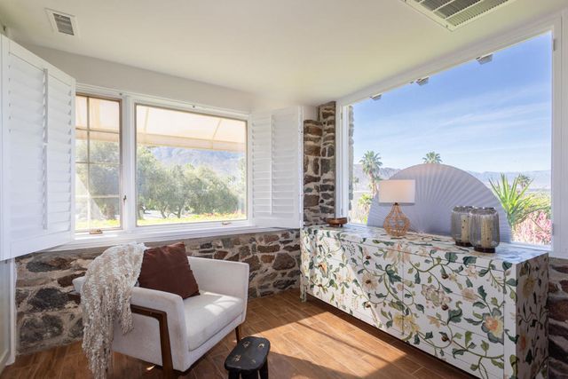 2350 S Araby Drive, Palm Springs, CA 92264