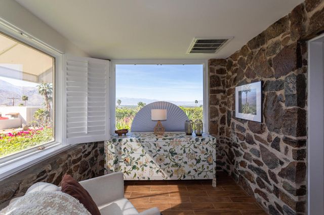 2350 S Araby Drive, Palm Springs, CA 92264