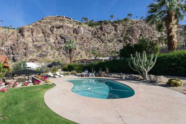 2350 S Araby Drive, Palm Springs, CA 92264