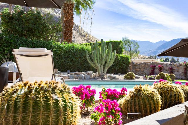 2350 S Araby Drive, Palm Springs, CA 92264