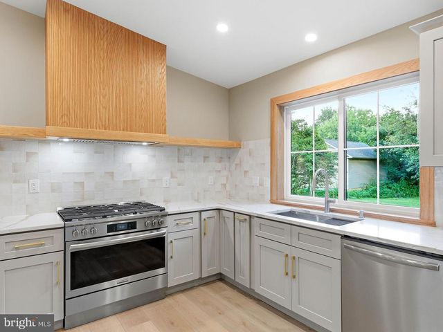 205 E MERCHANT ST, Audubon, NJ 08106
