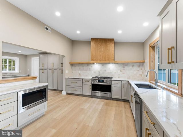 205 E MERCHANT ST, Audubon, NJ 08106