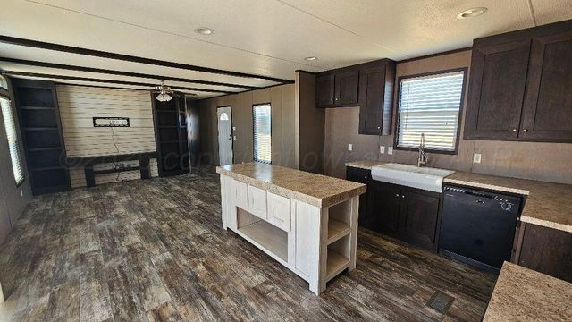 1042 S WILCOX Street, Pampa, TX 79065