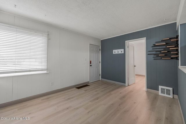 727 E Crown Ave, Spokane, WA 99207