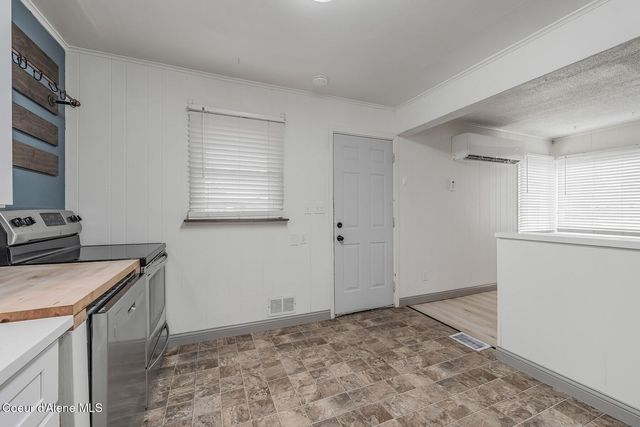 727 E Crown Ave, Spokane, WA 99207