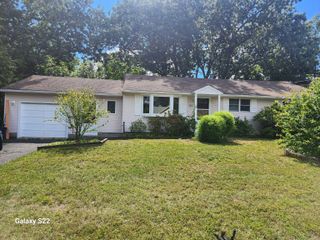 20 Light Street, Enfield, CT 06082