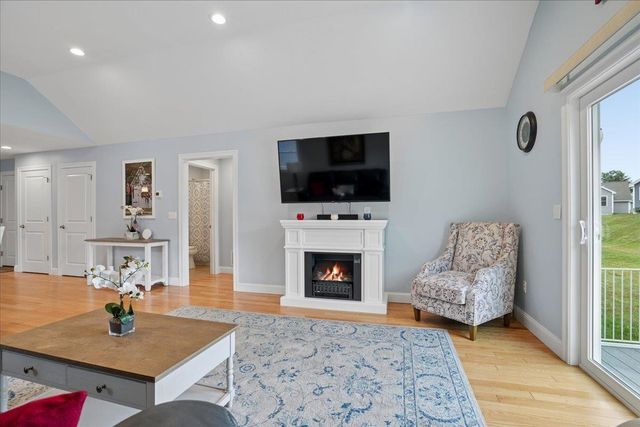 28 Pasture Lane, Nashua, NH 03062