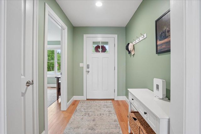 28 Pasture Lane, Nashua, NH 03062