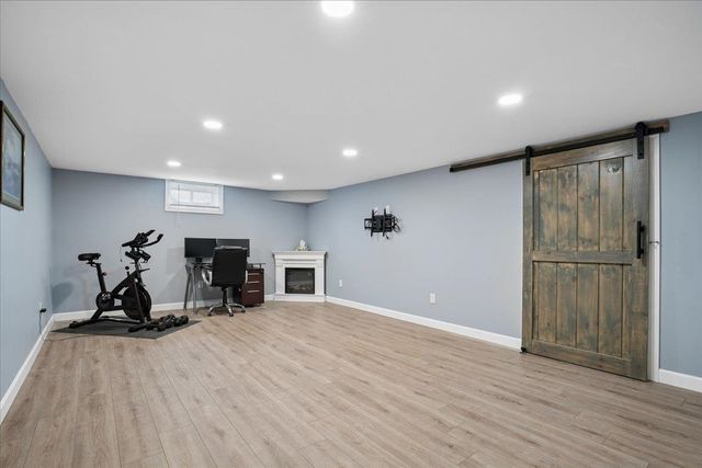 28 Pasture Lane, Nashua, NH 03062