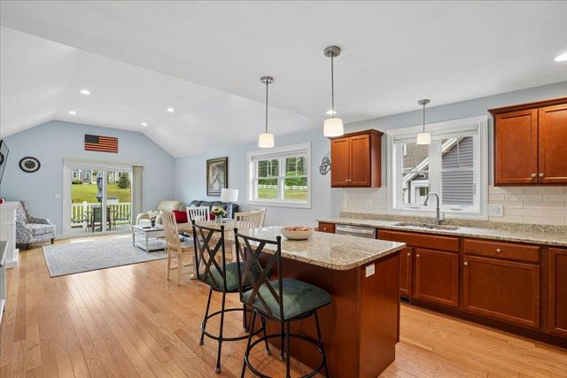 28 Pasture Lane, Nashua, NH 03062