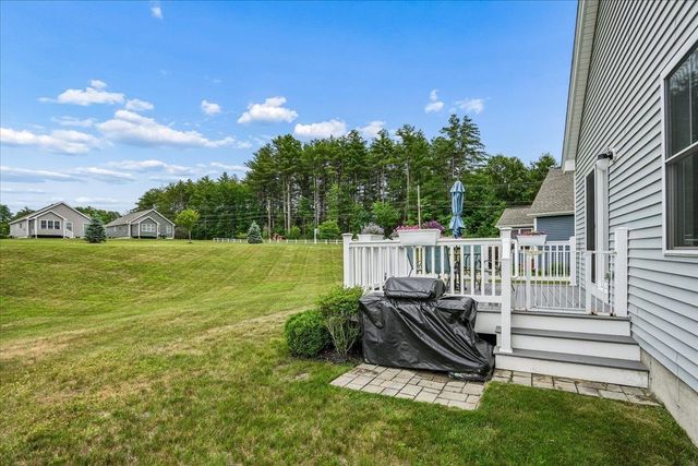 28 Pasture Lane, Nashua, NH 03062